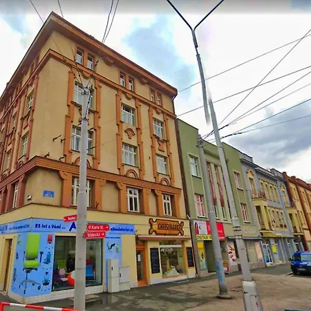 Knk Vibrant Central Spacious Hideaway Hradec Kralove